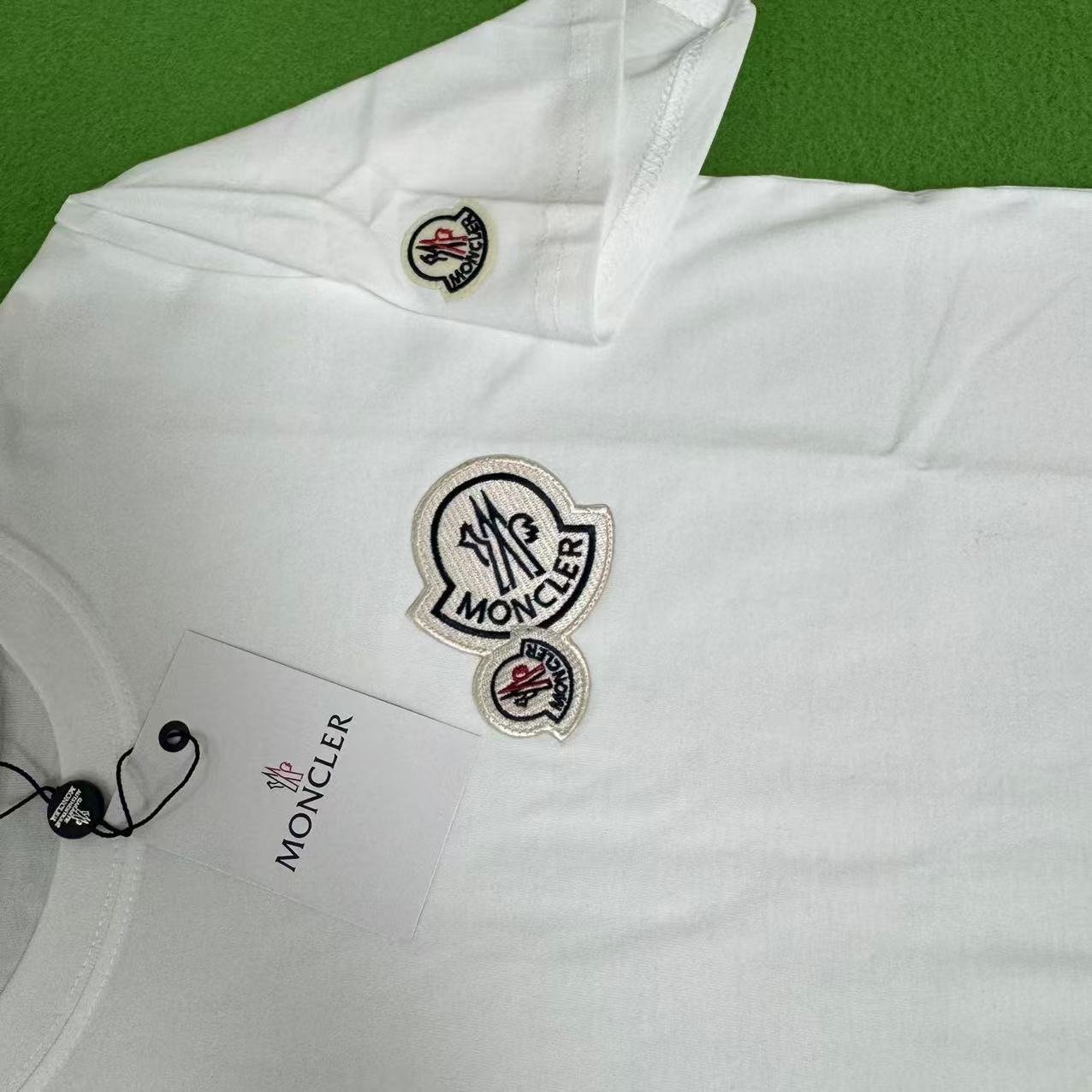 Moncler T-shirt