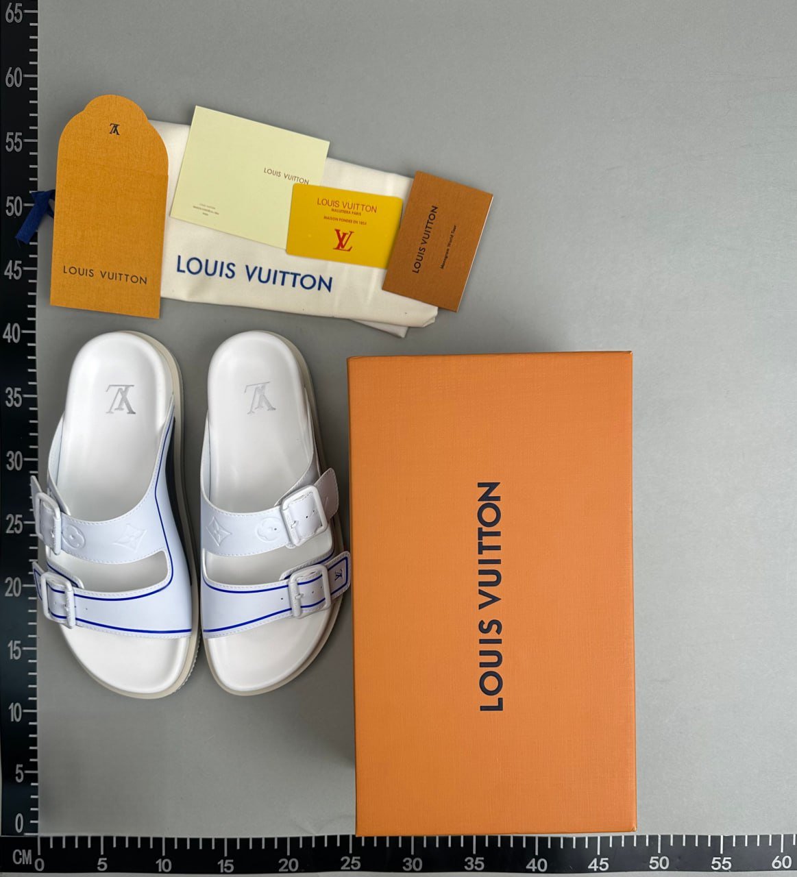 LV Slippers