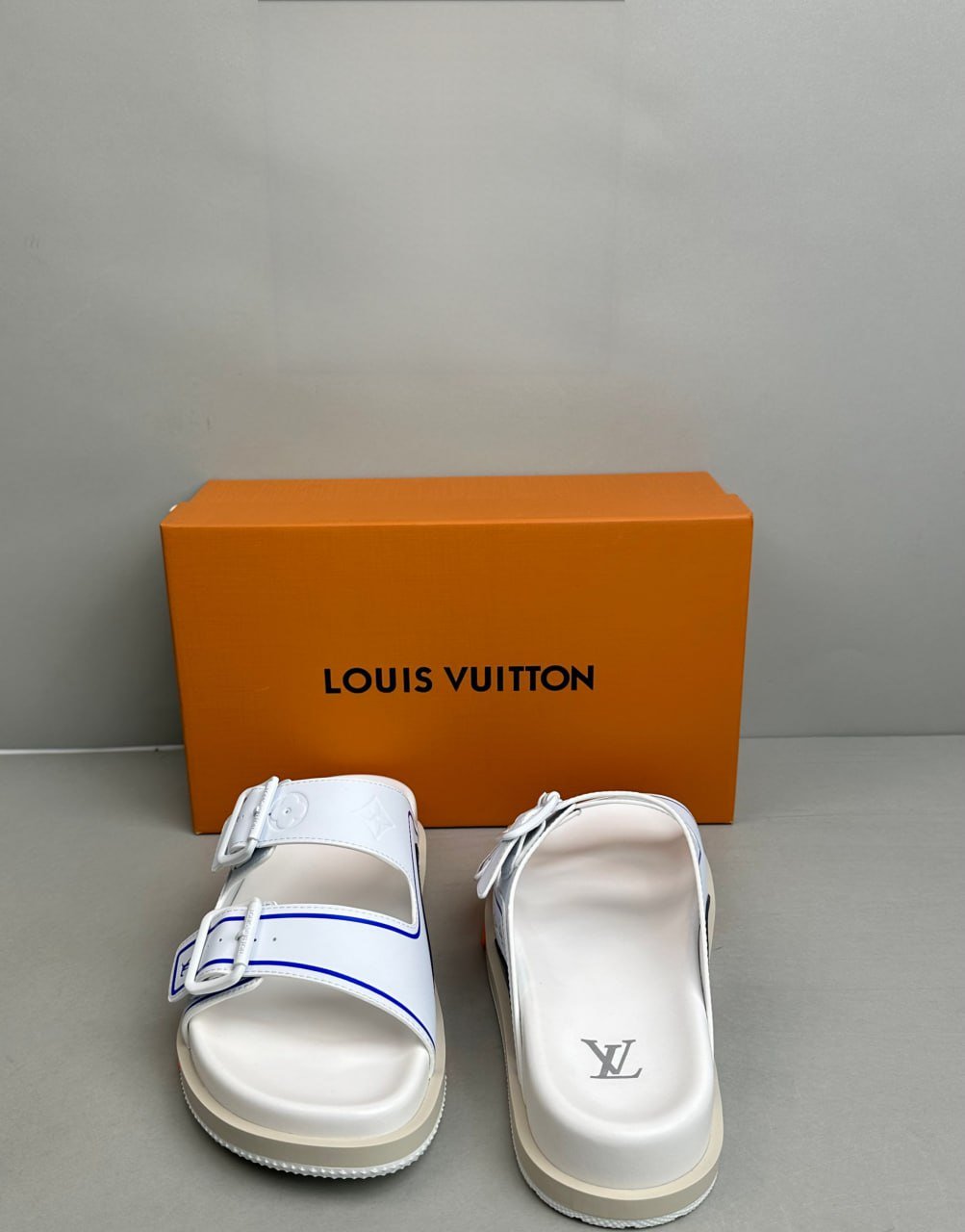  LV Slippers