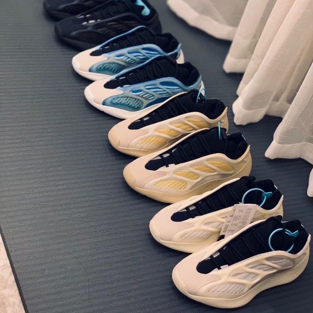 YEEZY 700