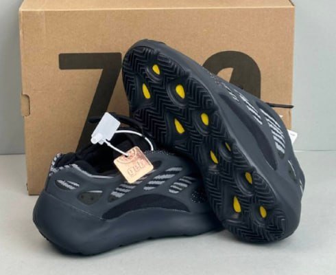 yeezy 700 V3 shoes