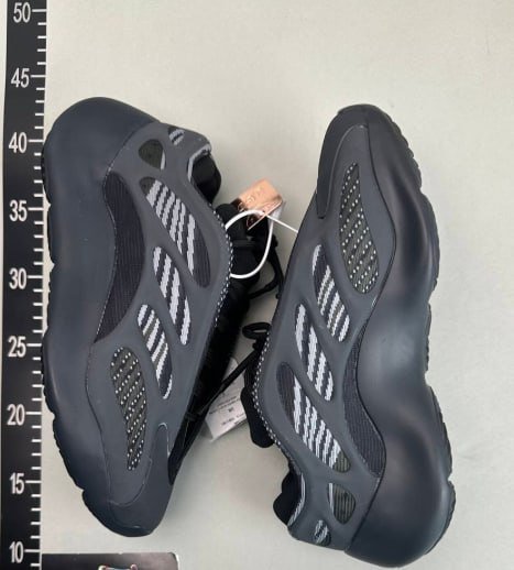 yeezy 700 V3 shoes