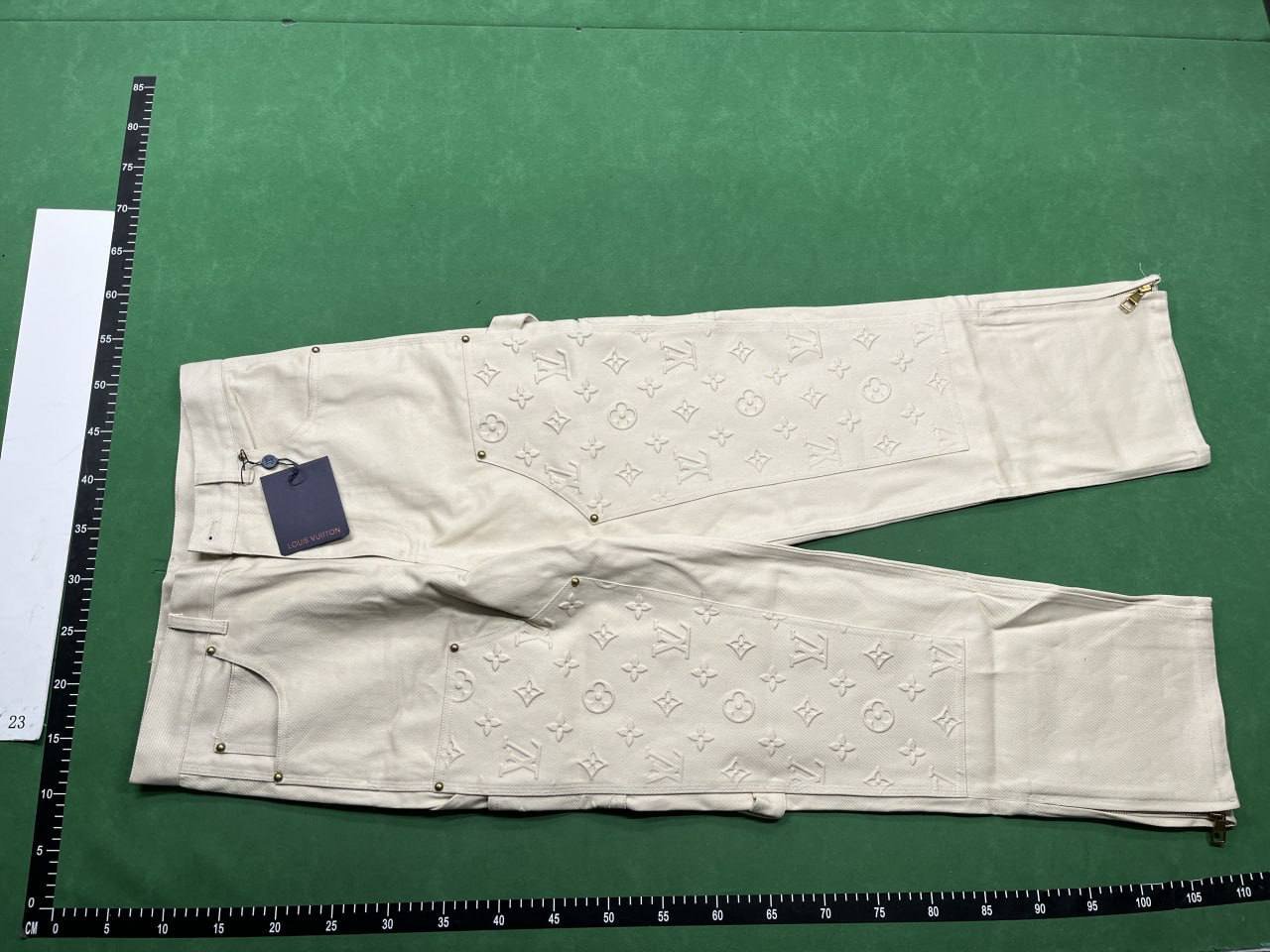 Louis Vuitton Carpenter Pants shorts
