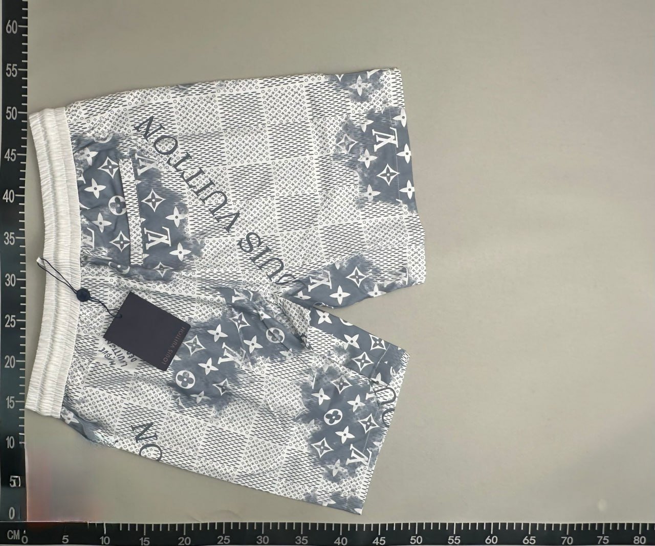  LV shorts