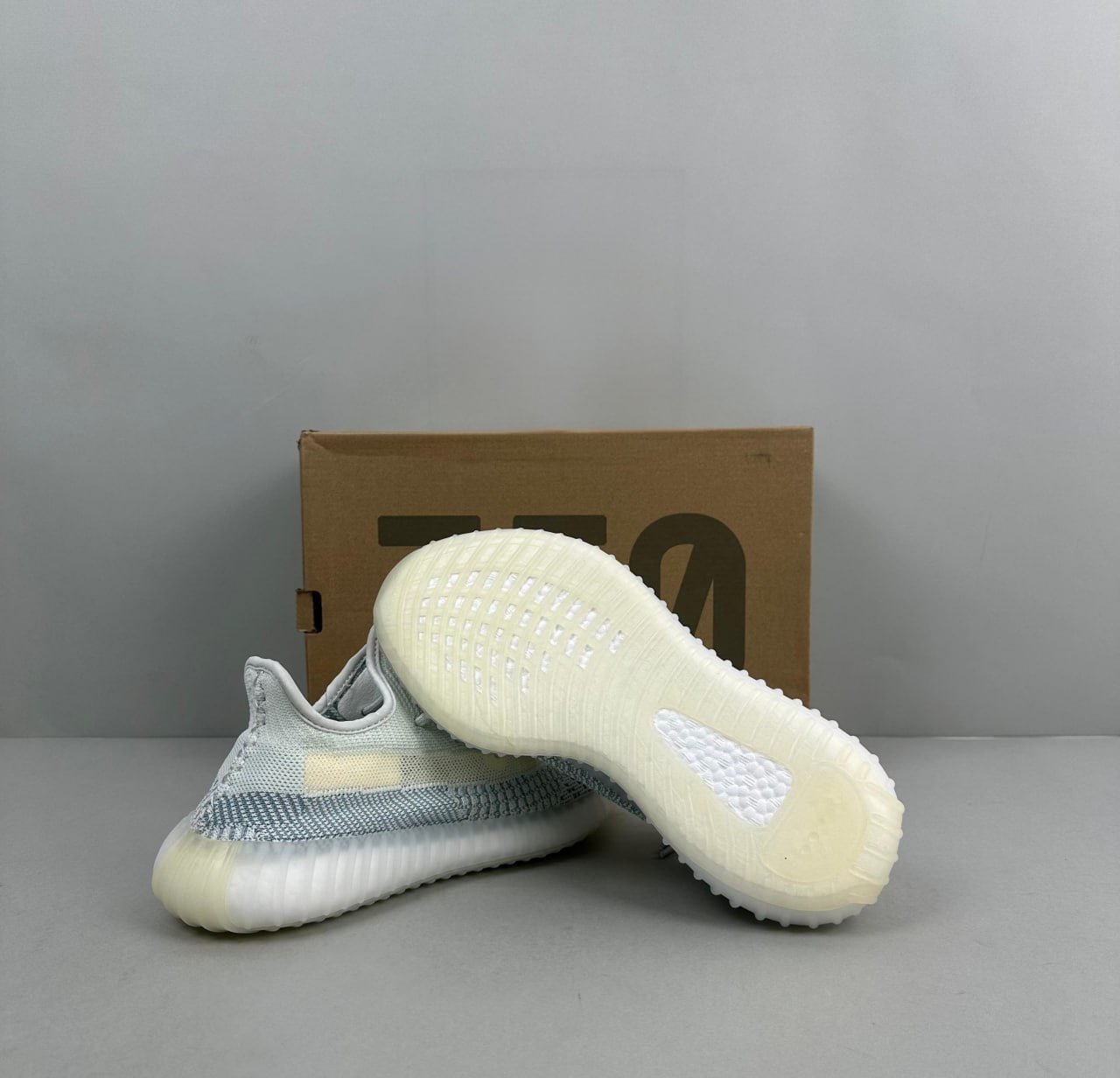 Yeezy 350V2 shoes